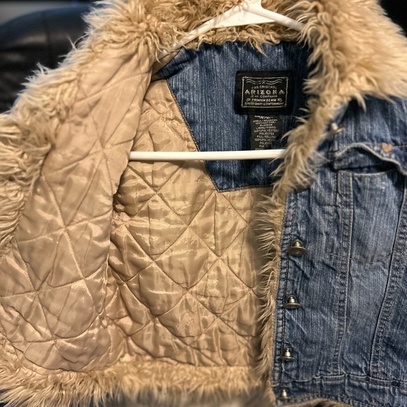 Denim Jacket with Faux Fur. Size-kids Medium - Picture 2 of 4